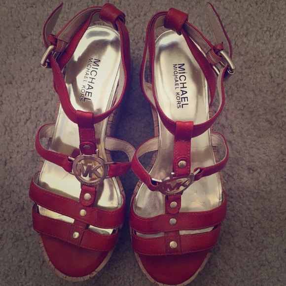Michael Kors Wedge Sandal. - Picture 1 of 6